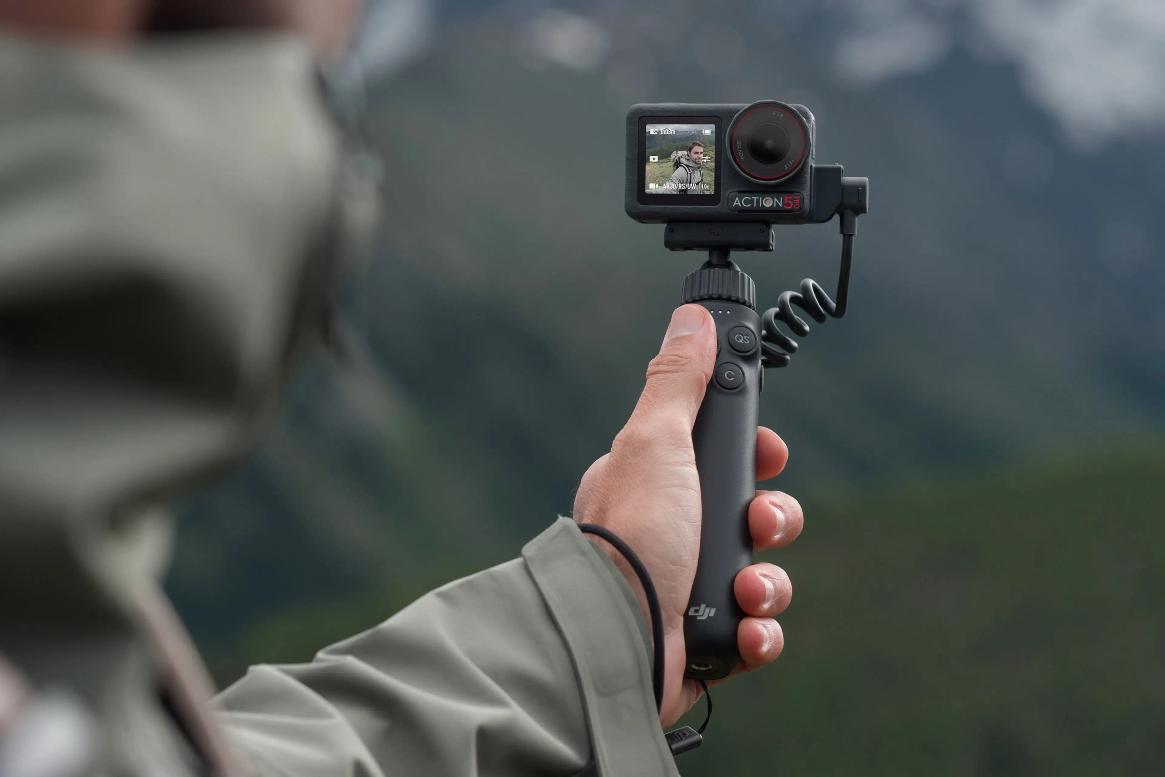 DJI Osmo Action Multifunctional Charging Handle for Osmo Action 5 Pro  Osmo Action 4